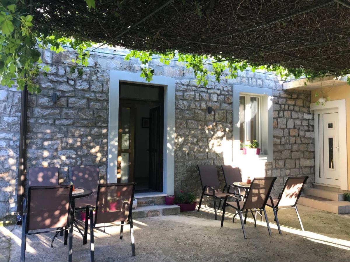 Kuti Etno Village Mihailovic III מראה חיצוני תמונה